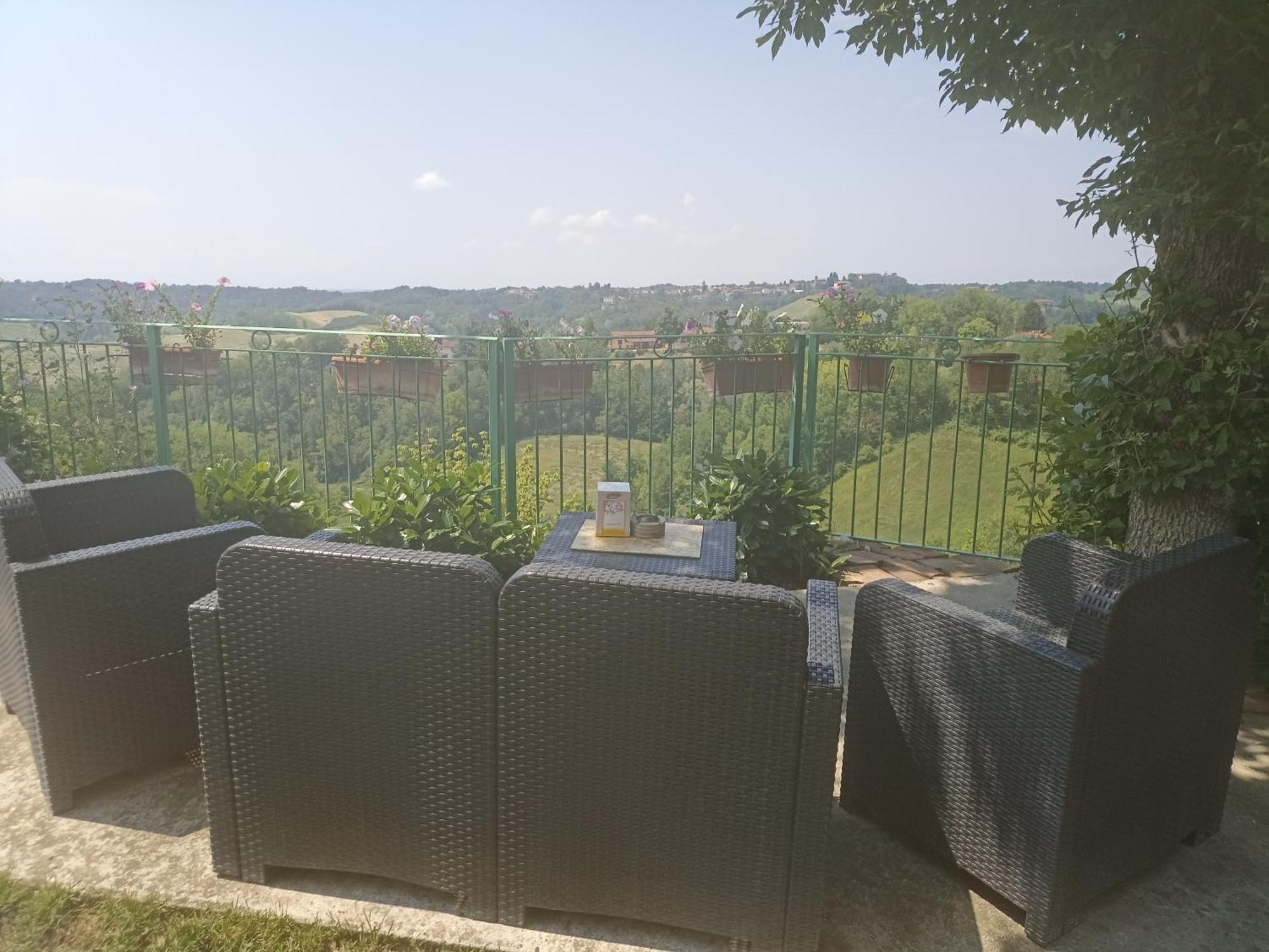La Terrazza Apartamento Asti Exterior foto